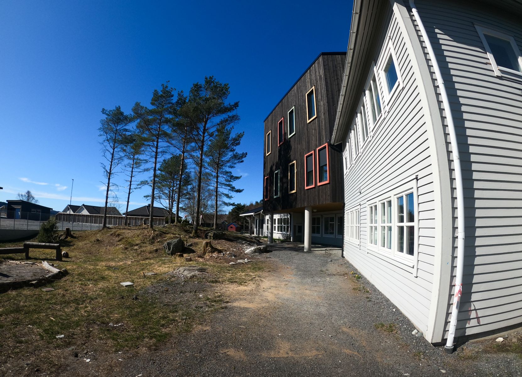 Brandsøy skule og barnehage. Foto.